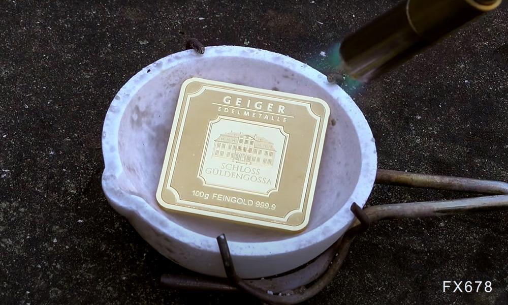 美国众议院议长迈克·约翰逊呼吁泽连斯基应当重新考虑谈判策略